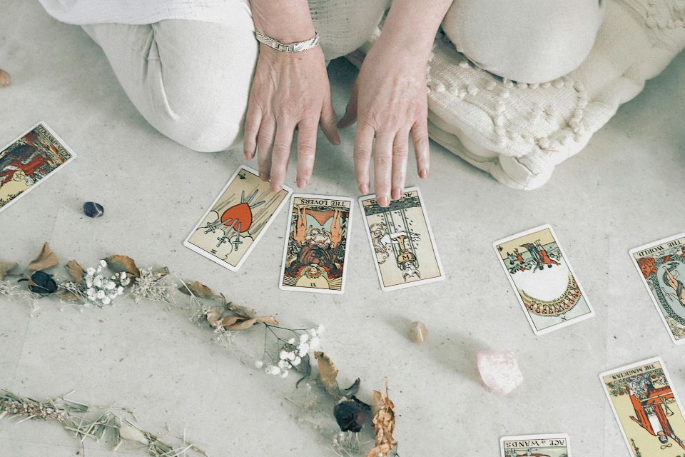 Como Usar Oráculos e Tarot para Autoconhecimento Diário