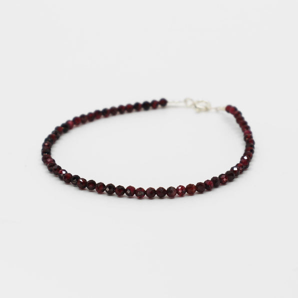 Presentes para Capricornianos e signo de Capricórnio: Pulseira de Granada